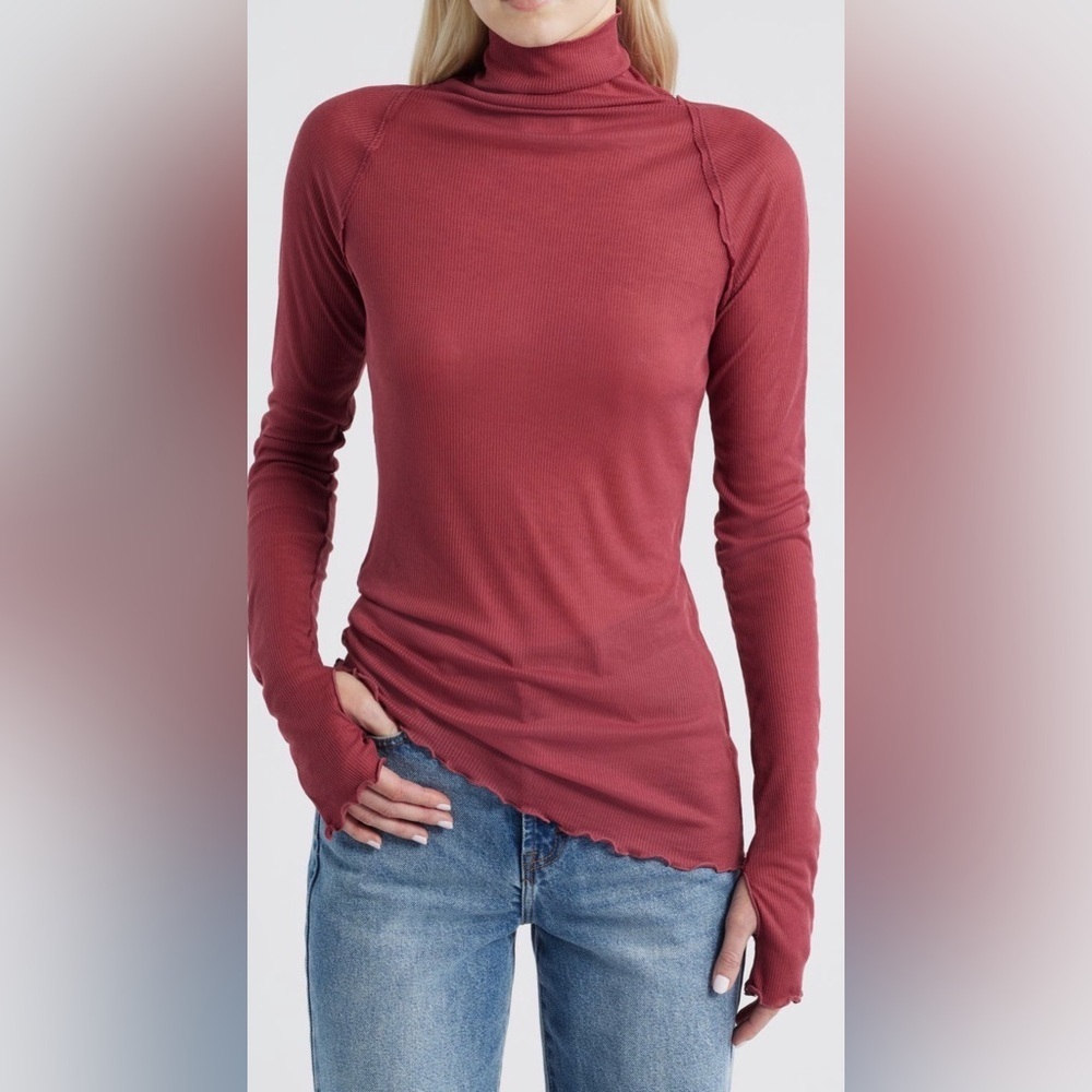 Close to Home Layering Rib Top NWOT Miss crimson‎